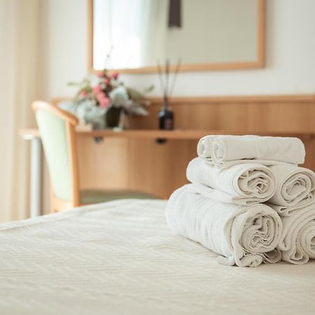 Adria Beach Hotel Alba Adriatica Eksteriør billede