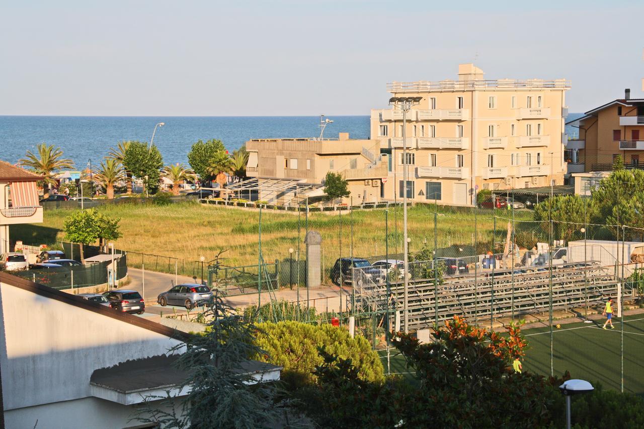 Adria Beach Hotel Alba Adriatica Eksteriør billede